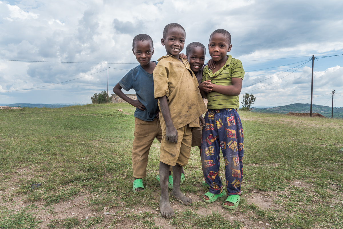 Jongens in de omgeving van Kamonyi in Rwanda