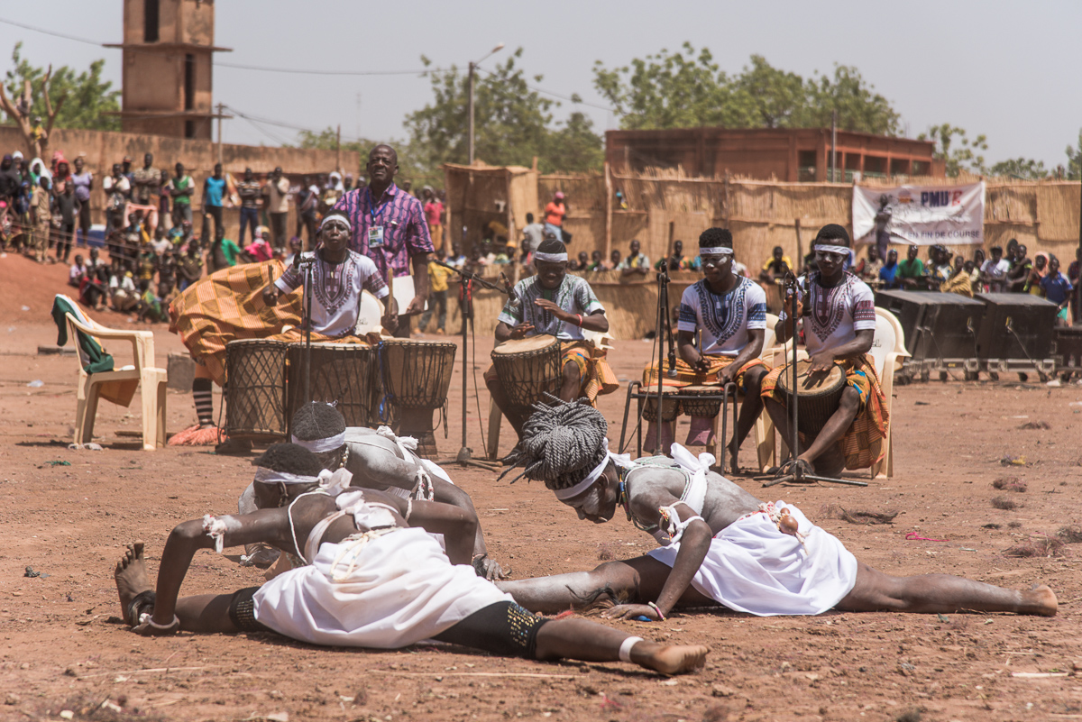 Optreden van de Zaouli stam uit Ivoorkust