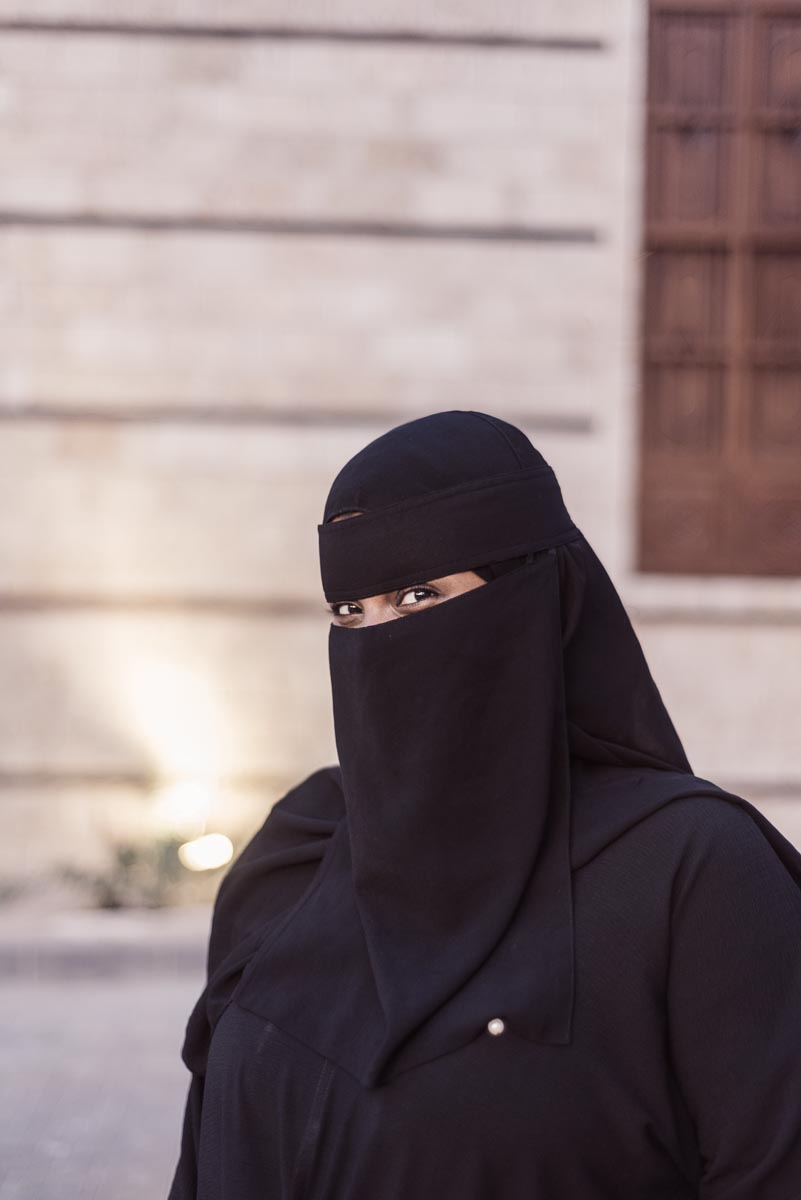 Portret-van-vrouw-met-abaya-jeddah