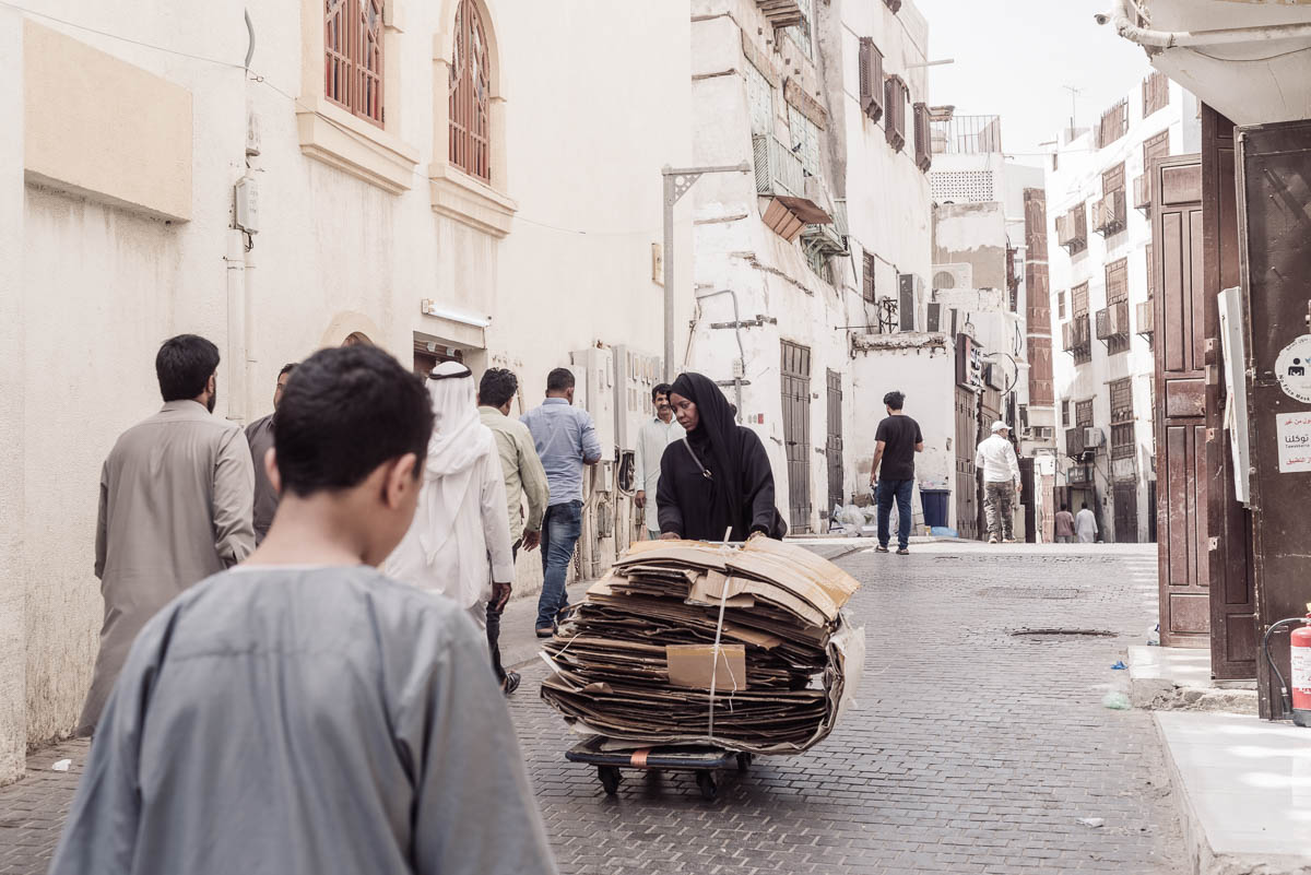 Bedrijvigheid op straat in Jeddah